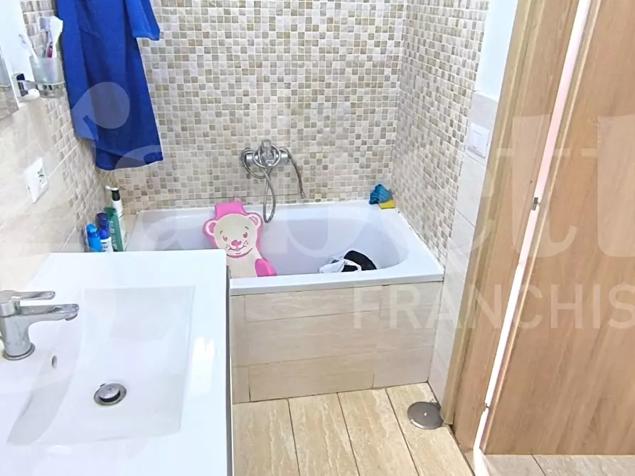 Immagine 20 di Appartamento in vendita  in Via marigliano a Napoli