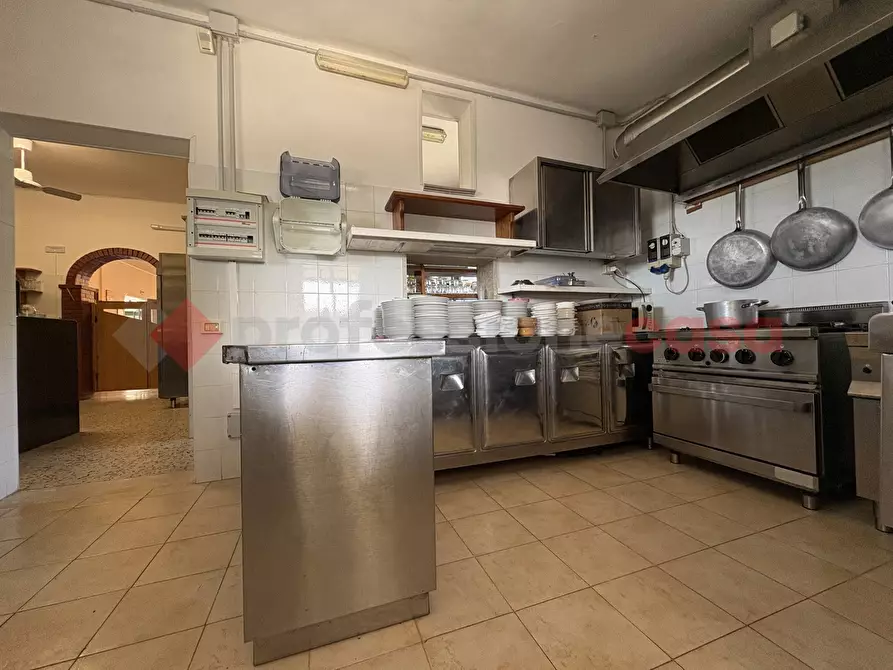 Immagine 41 di Negozio in vendita  in Via SAN SILVIANO, 8 a Terracina