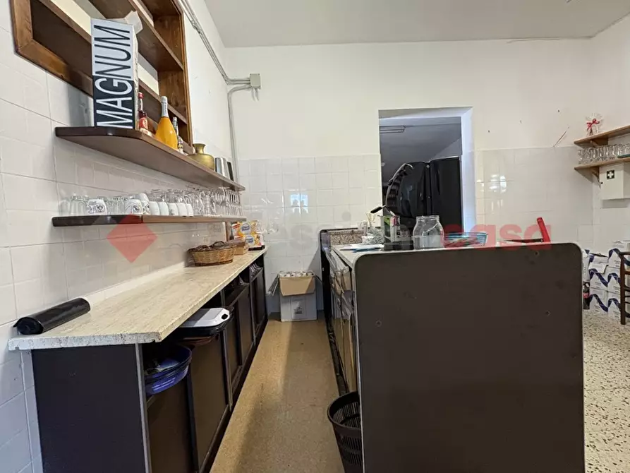 Immagine 42 di Negozio in vendita  in Via SAN SILVIANO, 8 a Terracina
