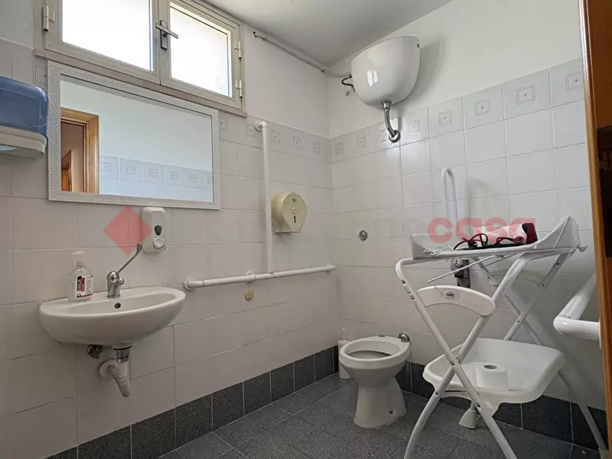 Immagine 35 di Negozio in vendita  in Via SAN SILVIANO, 8 a Terracina