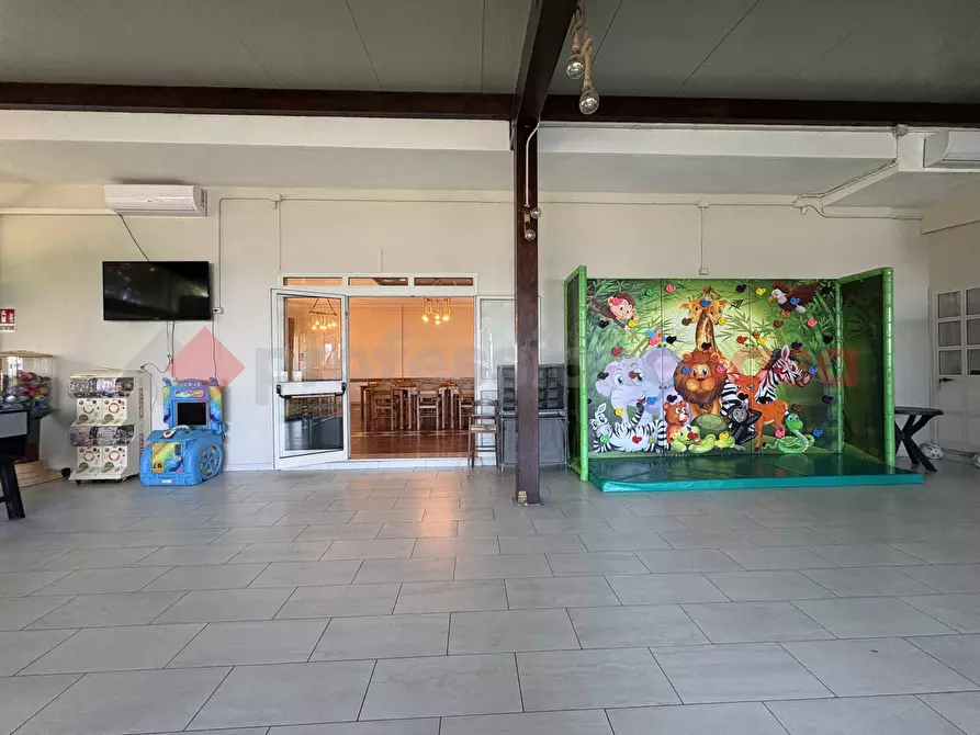 Immagine 49 di Negozio in vendita  in Via SAN SILVIANO, 8 a Terracina