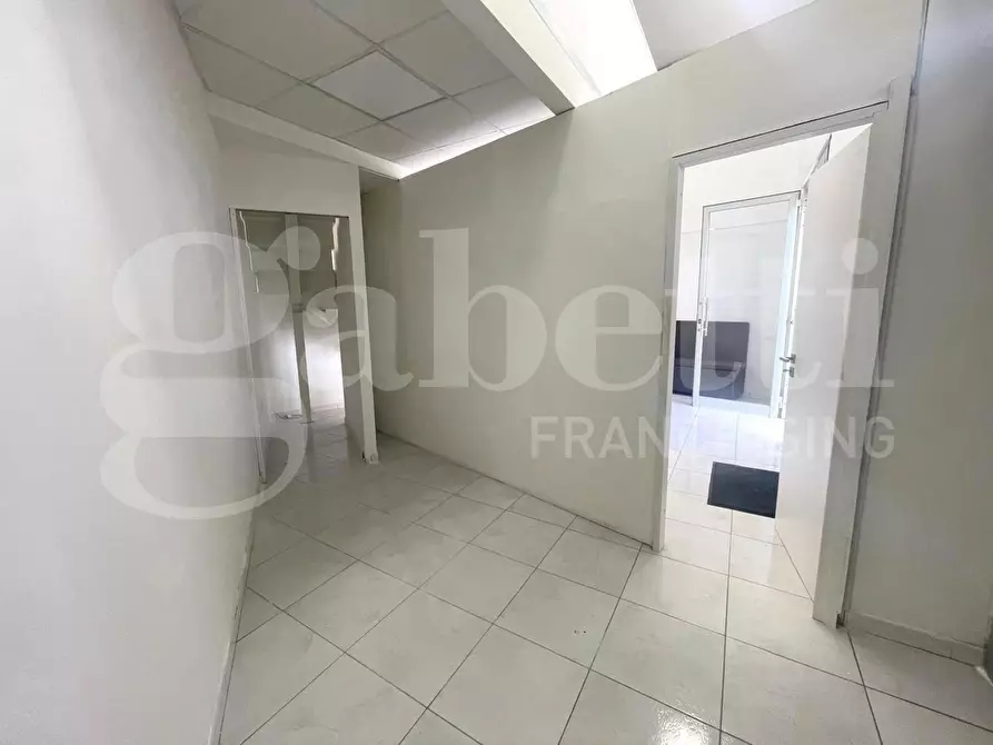 Immagine 4 di Ufficio in affitto  in Via nicola miraglia a Napoli