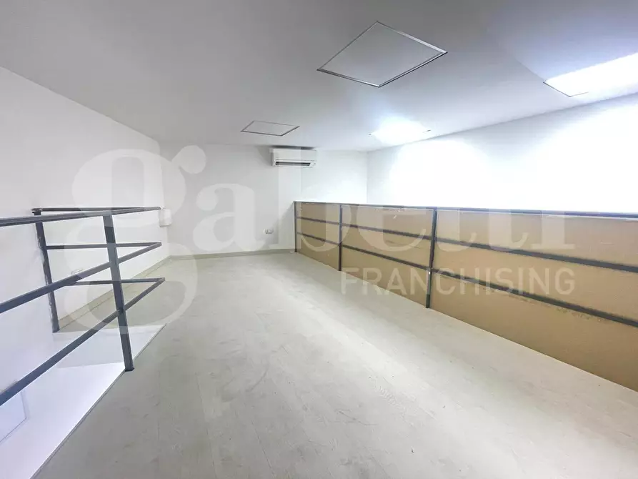 Immagine 6 di Ufficio in affitto  in Via nicola miraglia a Napoli