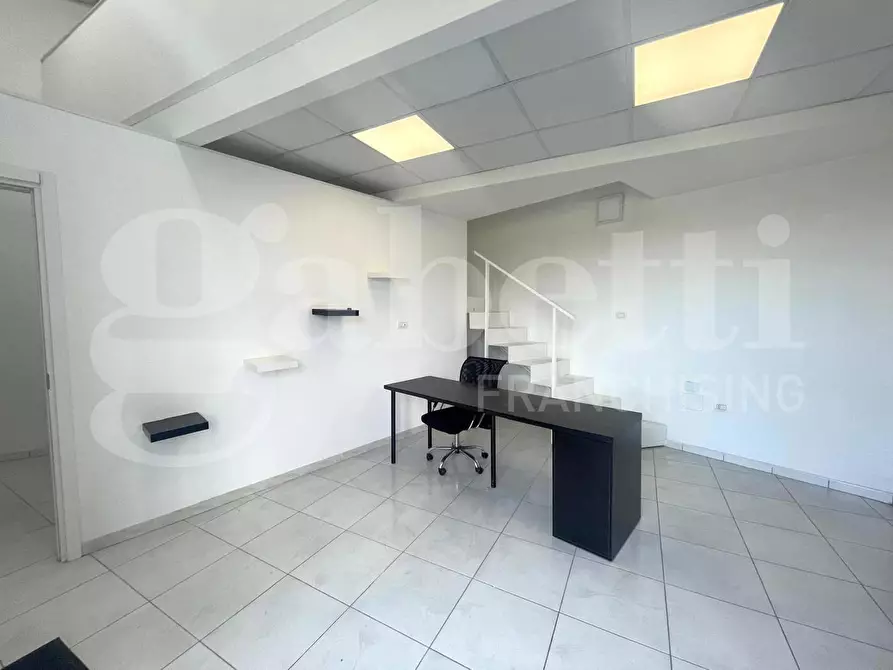 Immagine 3 di Ufficio in affitto  in Via nicola miraglia a Napoli