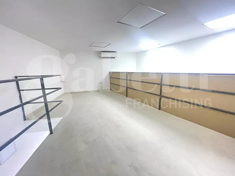 Immagine 7 di Ufficio in affitto  in Via nicola miraglia a Napoli