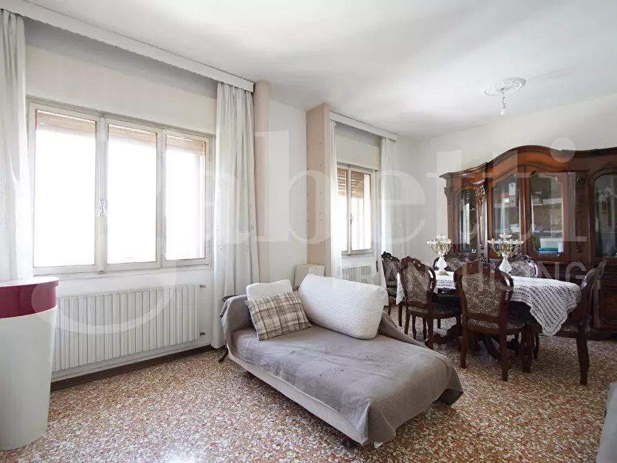 Immagine 3 di Appartamento in vendita  in Viale Giuseppe Garibaldi, . a Venezia