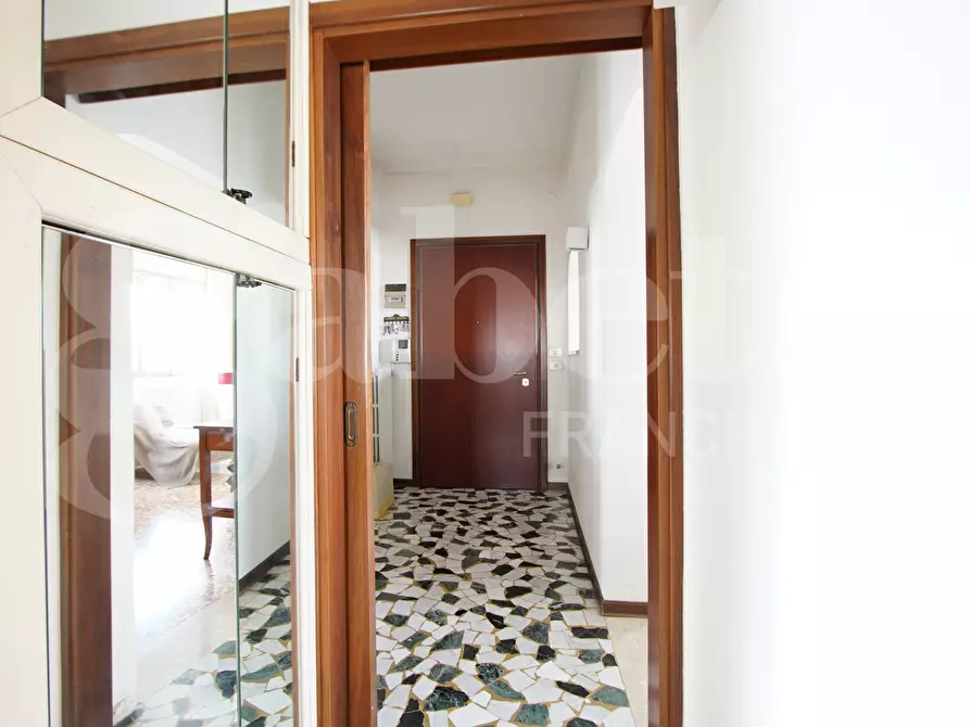 Immagine 18 di Appartamento in vendita  in Viale Giuseppe Garibaldi, . a Venezia
