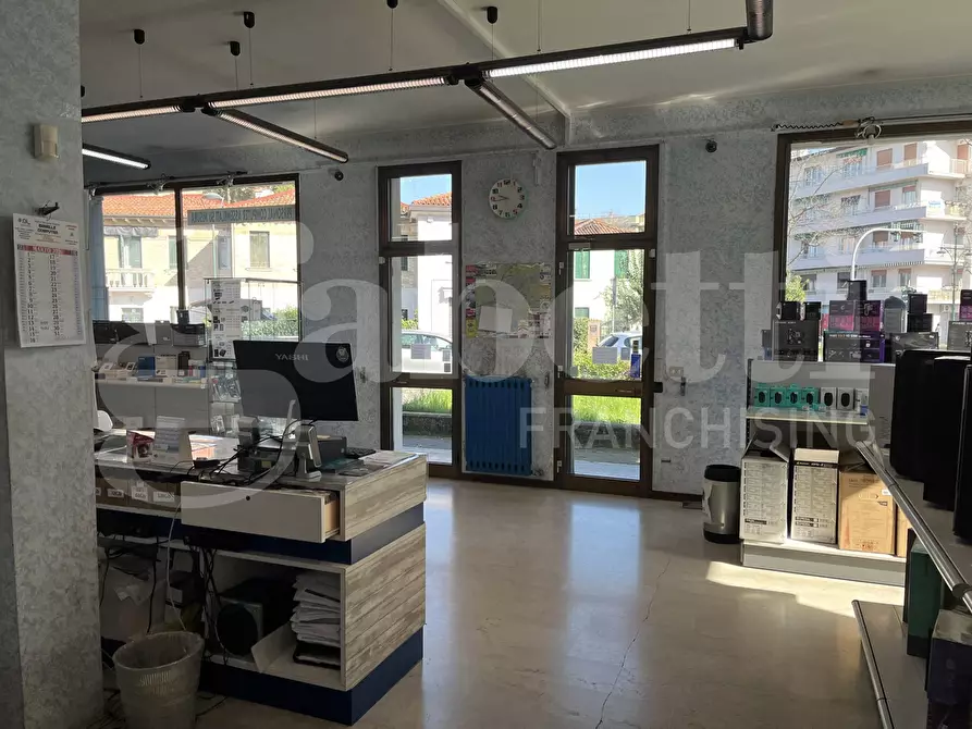 Immagine 8 di Negozio in vendita  in Via Bissuola, . a Venezia