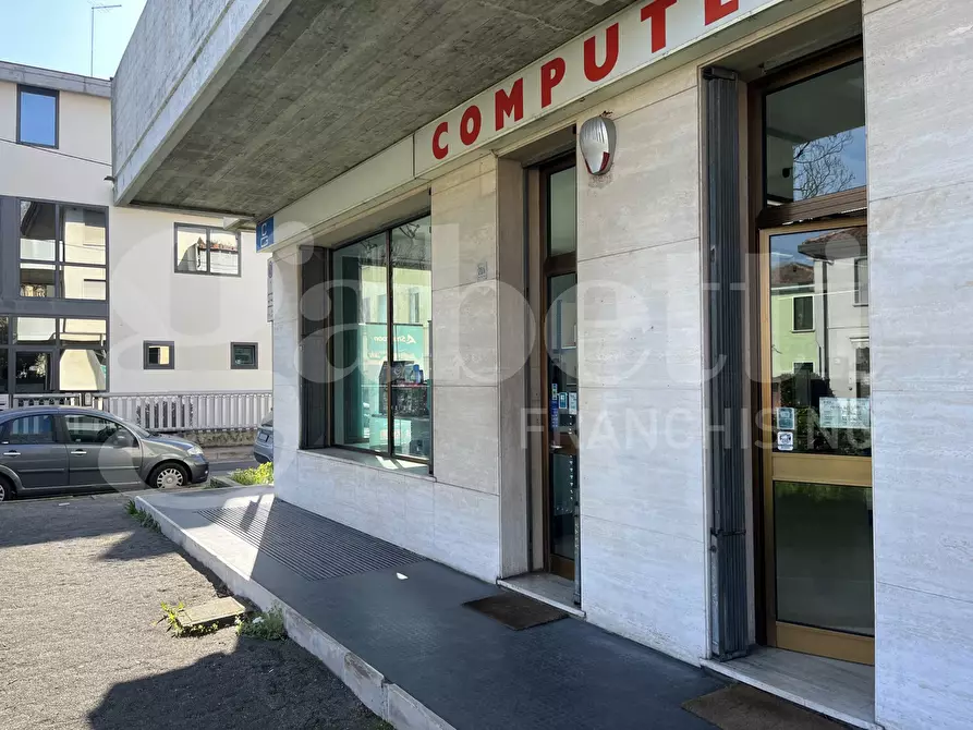 Immagine 1 di Negozio in vendita  in Via Bissuola, . a Venezia