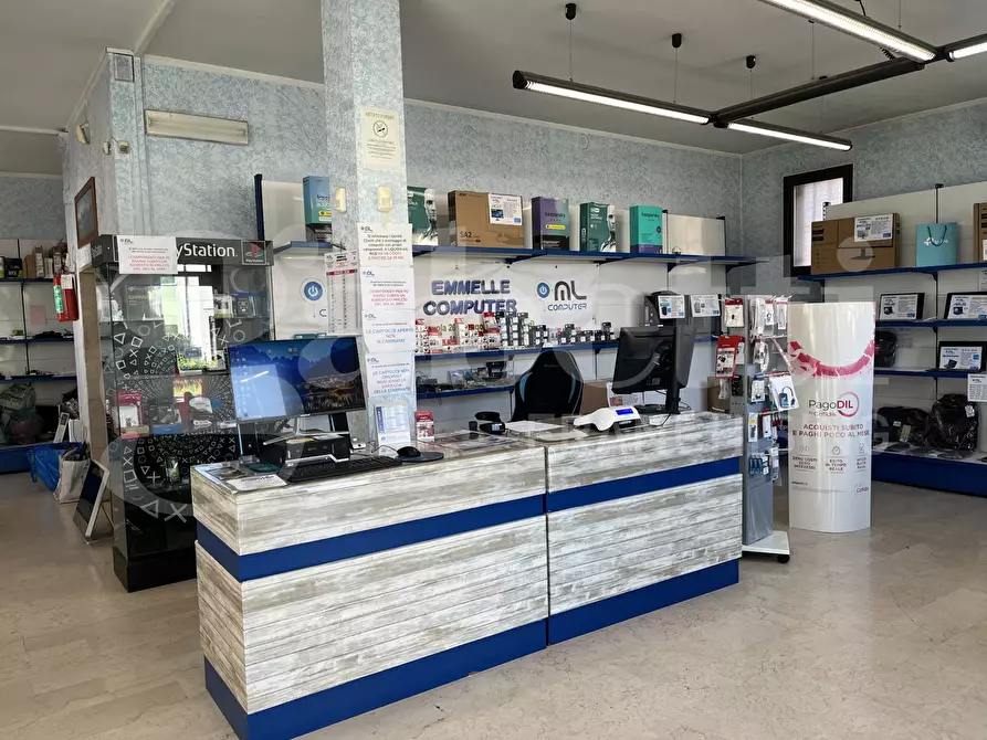 Immagine 2 di Negozio in vendita  in Via Bissuola, . a Venezia