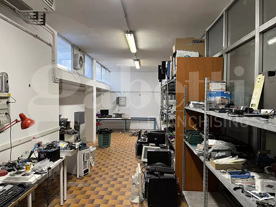Immagine 10 di Negozio in vendita  in Via Bissuola, . a Venezia
