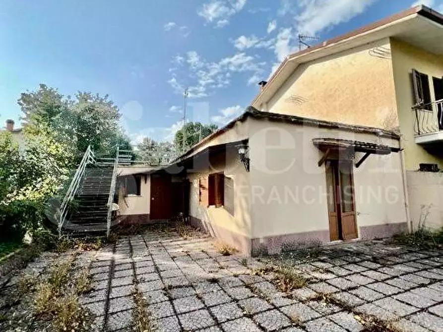 Immagine 2 di Casa bifamiliare in vendita  in Via Cimate a Paliano