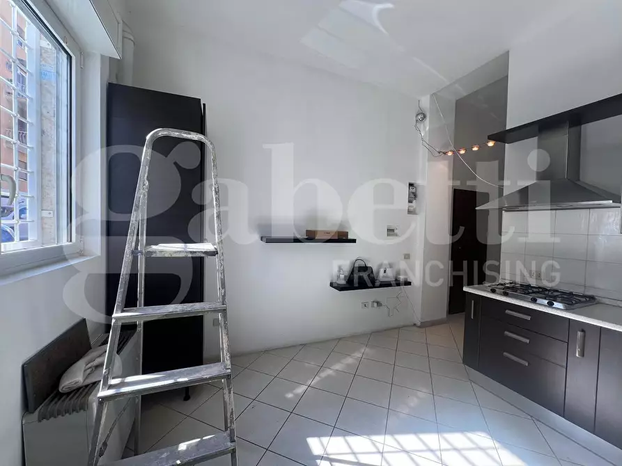 Immagine 19 di Appartamento in vendita  in Via Dei Torriani a Roma
