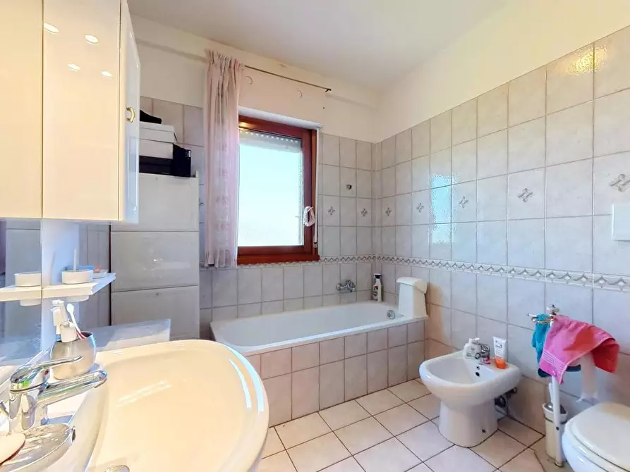 Immagine 14 di Appartamento in vendita  in Via del poggio di acilia, 85 a Roma