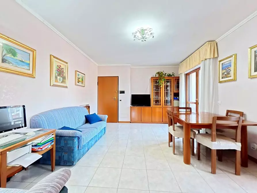 Immagine 3 di Appartamento in vendita  in Via del poggio di acilia, 85 a Roma