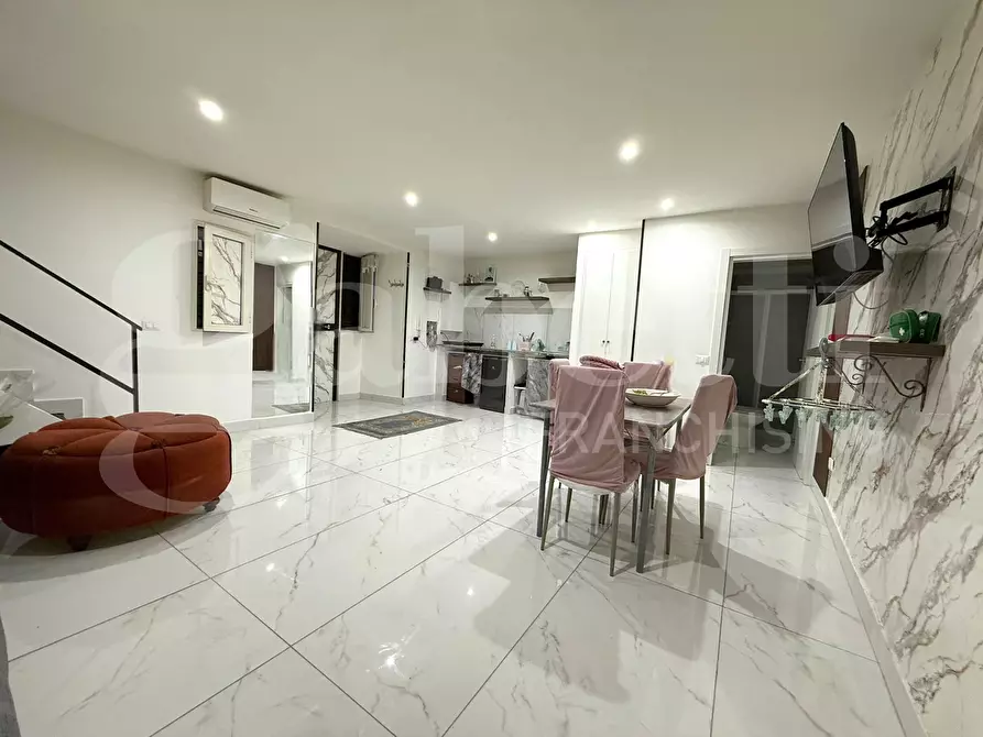 Immagine 7 di Appartamento in affitto  in Via carbonara a Napoli