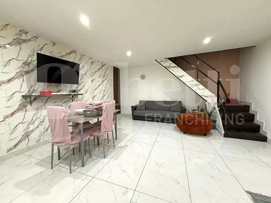 Immagine 10 di Appartamento in affitto  in Via carbonara a Napoli