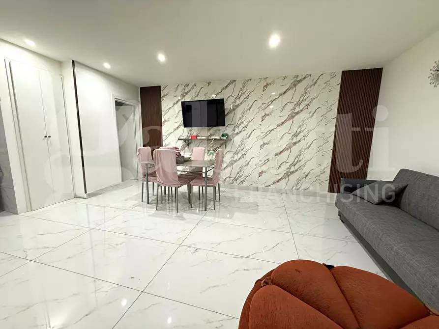 Immagine 8 di Appartamento in affitto  in Via carbonara a Napoli