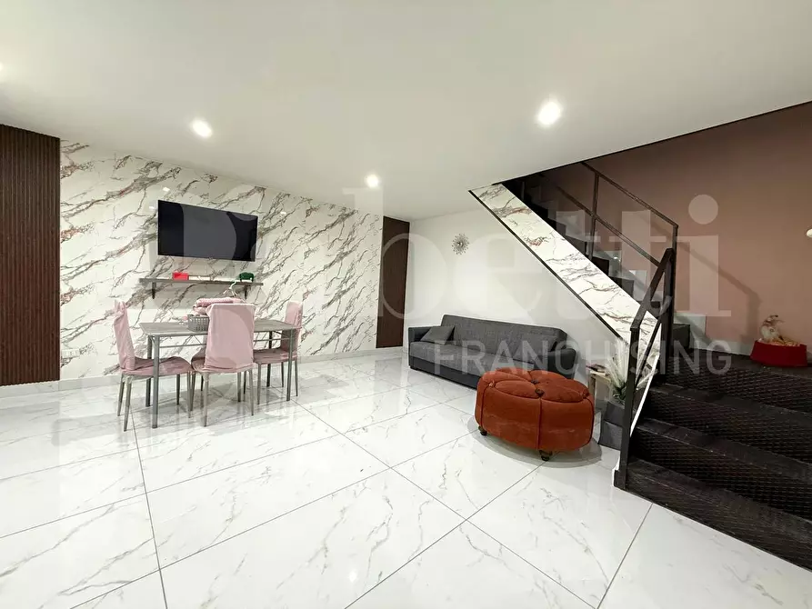 Immagine 9 di Appartamento in affitto  in Via carbonara a Napoli