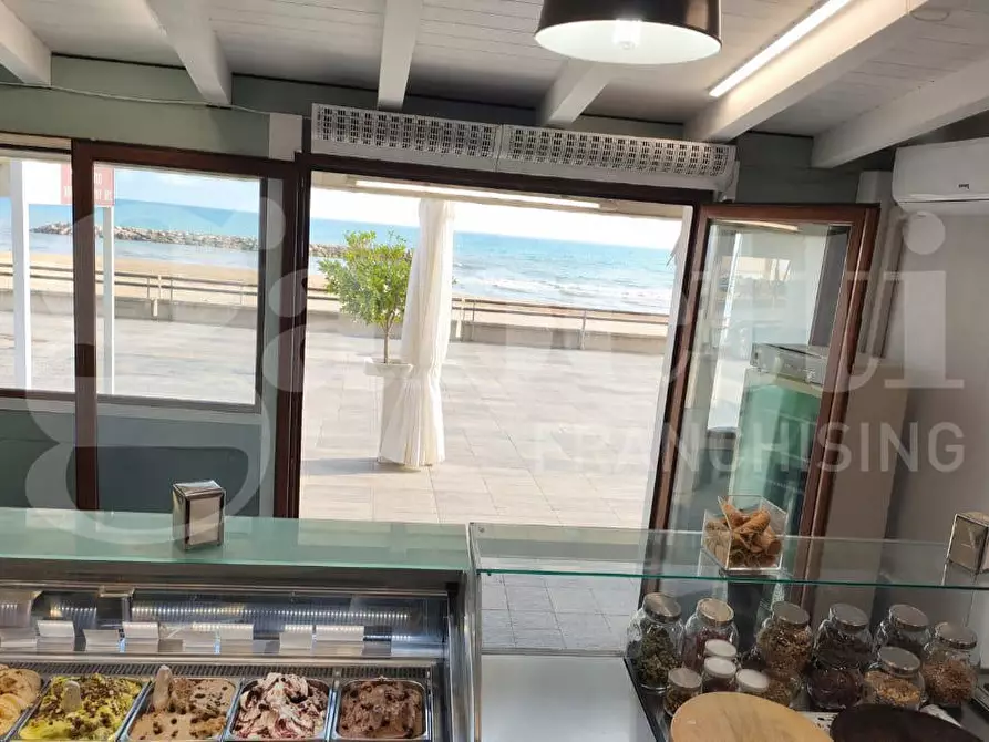 Immagine 3 di Attività commerciale in vendita  in Via LUNGOMARE ANDREA DORIA, 70 a Ragusa