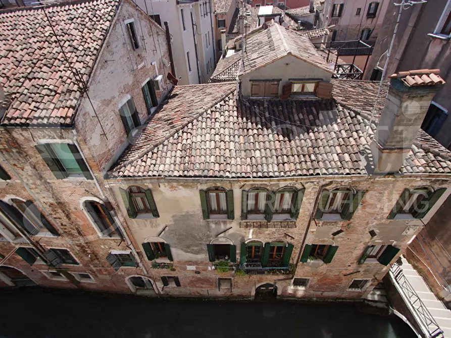 Immagine 7 di Appartamento in vendita  in Via Castello, . a Venezia