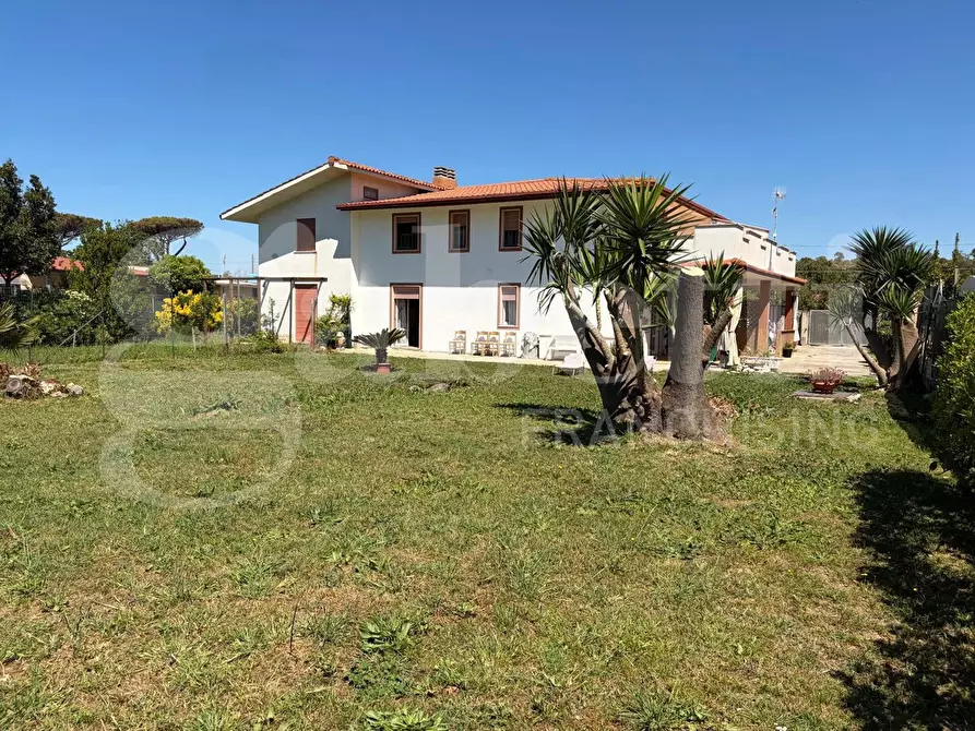 Immagine 2 di Casa trifamiliare in vendita  in Strada Valmontorio, 1512 a Latina