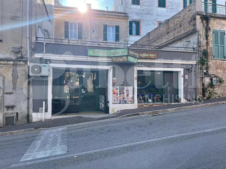 Immagine 1 di Negozio in vendita  in Via Acquaviva, 7 a Giulianova