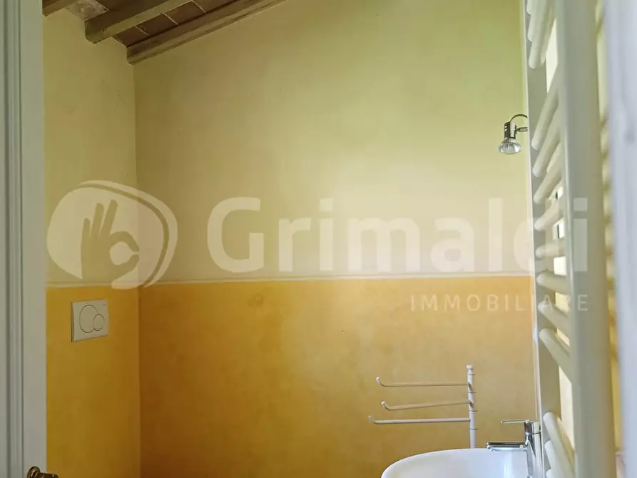 Immagine 24 di Palazzo in vendita  in Strada San Marco-Cenerente a Perugia
