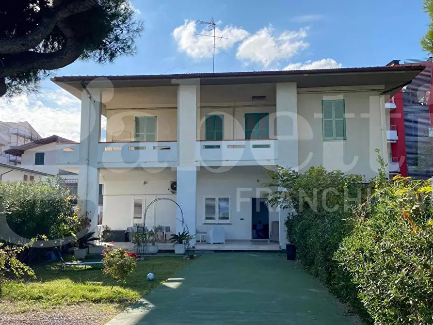 Immagine 1 di Appartamento in vendita  in Via Lungomare Sirena, 18 a Tortoreto