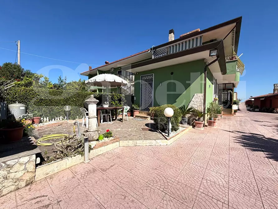 Immagine 2 di Casa bifamiliare in vendita  in Strada della Cava, 11 a Latina