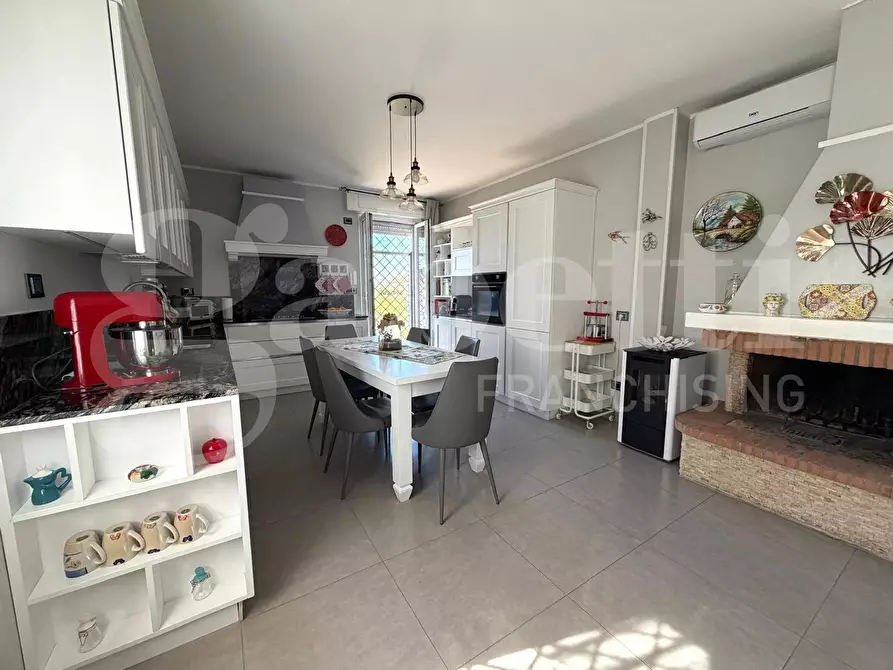 Immagine 6 di Casa bifamiliare in vendita  in Strada della Cava, 11 a Latina