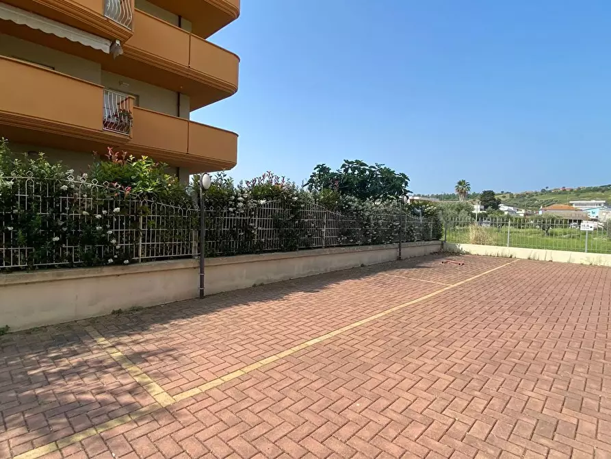 Immagine 1 di Box auto in vendita  in Via Carlo Goldoni, 16 a Tortoreto