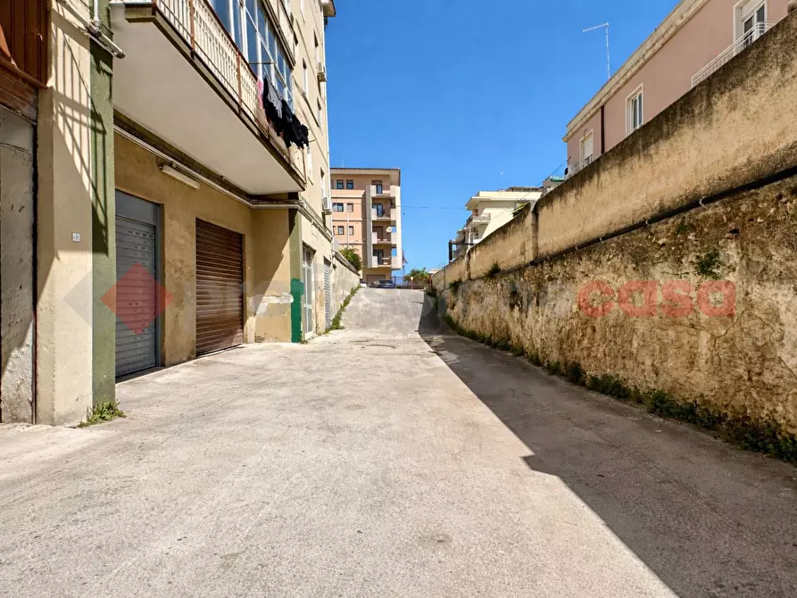 Immagine 1 di Box auto in vendita  in Viale epipoli, 55 a Siracusa