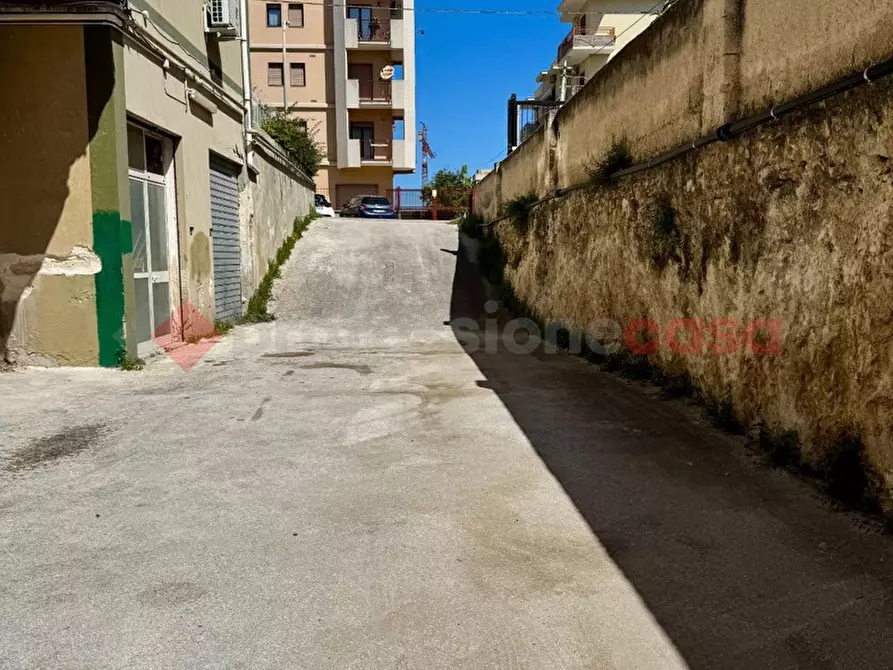 Immagine 3 di Box auto in vendita  in Viale epipoli, 55 a Siracusa
