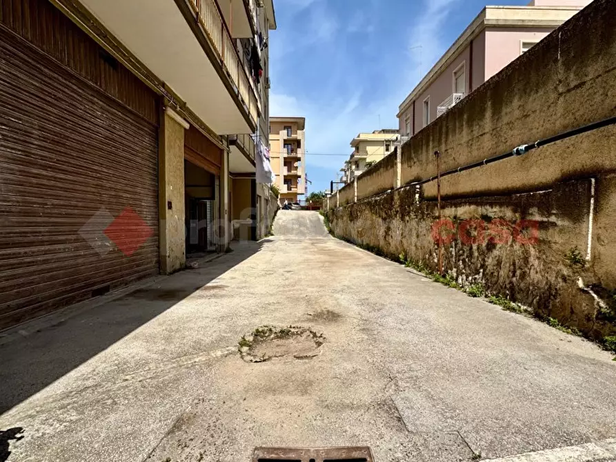 Immagine 2 di Box auto in vendita  in Viale epipoli, 55 a Siracusa