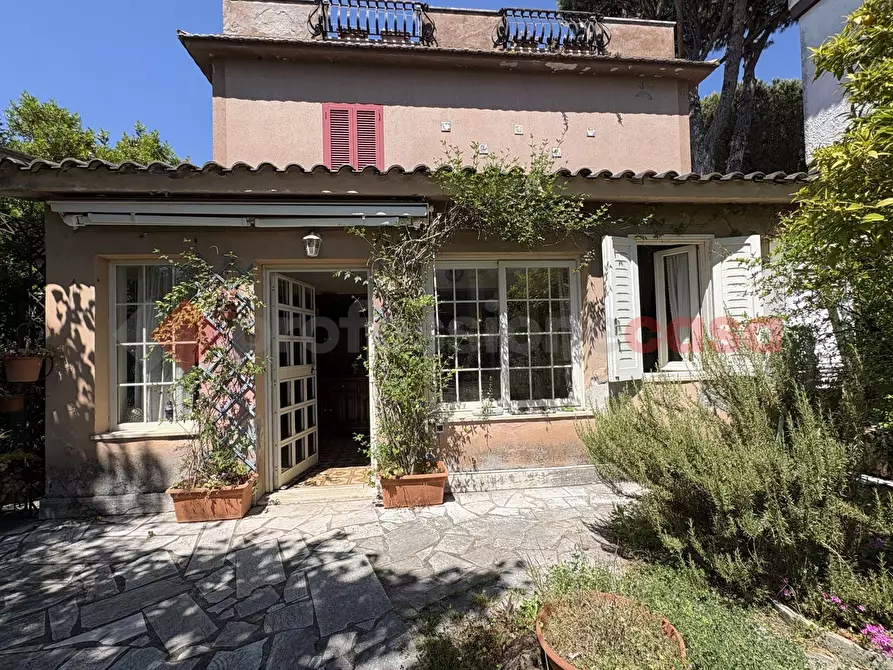 Immagine 2 di Villa in vendita  in Via BRUXELLES, 38 a Terracina