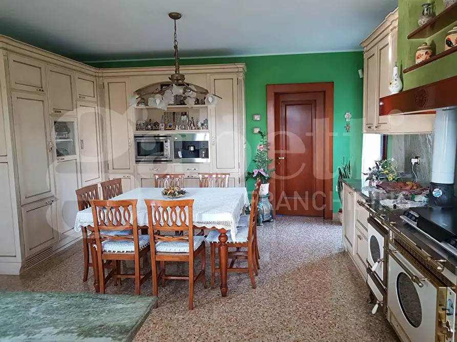 Immagine 13 di Villa in vendita  in Via San Benedetto, 34/36 a Bressanvido