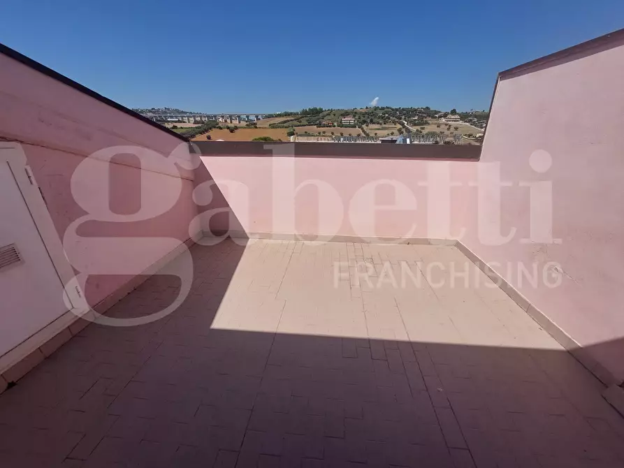 Immagine 14 di Appartamento in vendita  in Via Nazionale, 195 a Tortoreto