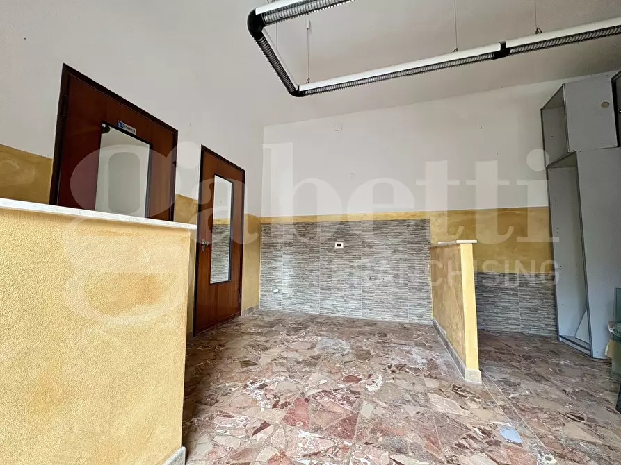 Immagine 7 di Negozio in vendita  in Via Spinola, 4 a Sassari
