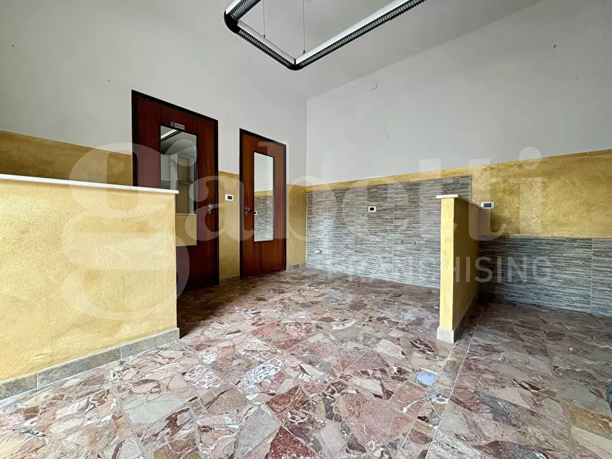 Immagine 6 di Negozio in vendita  in Via Spinola, 4 a Sassari