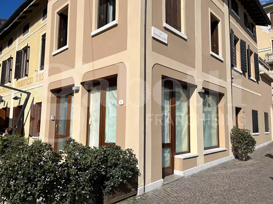 Immagine 1 di Negozio in affitto  in Via Prospero Alpino a Marostica