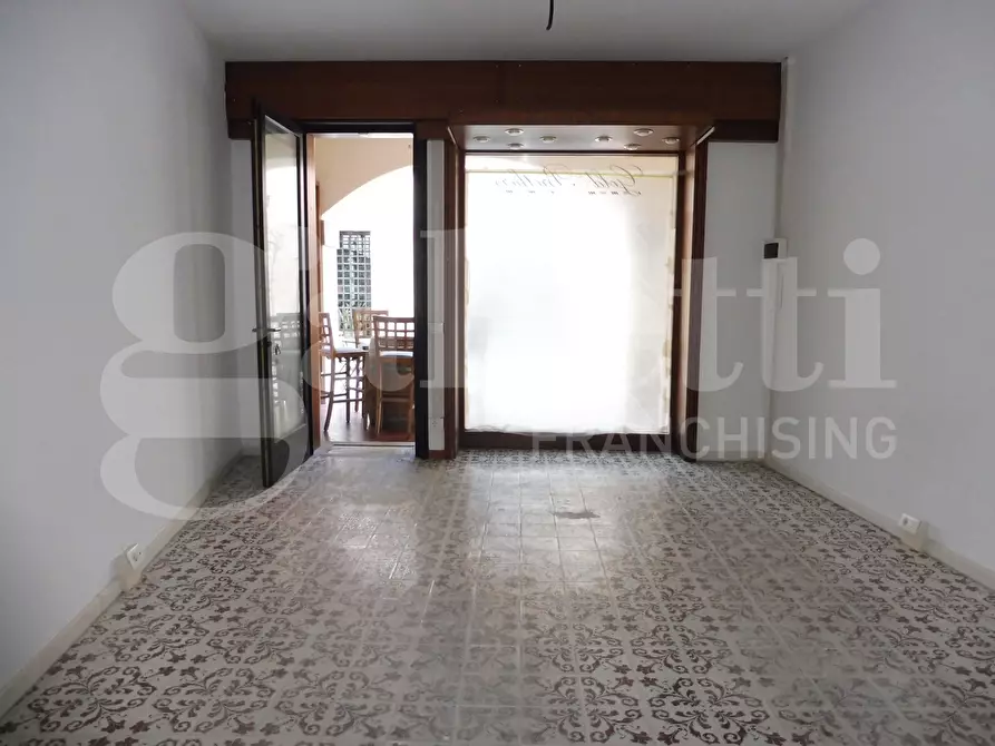 Immagine 1 di Negozio in affitto  in Via Sant'Antonio a Marostica