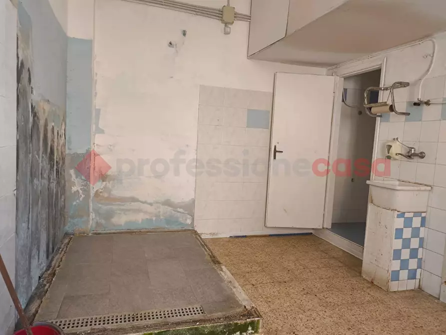 Immagine 10 di Negozio in vendita  in Via sbarre centrali, 86 a Reggio Di Calabria