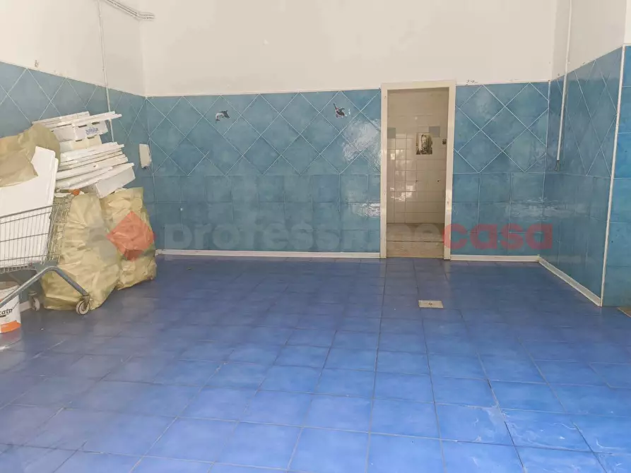 Immagine 3 di Negozio in vendita  in Via sbarre centrali, 86 a Reggio Di Calabria