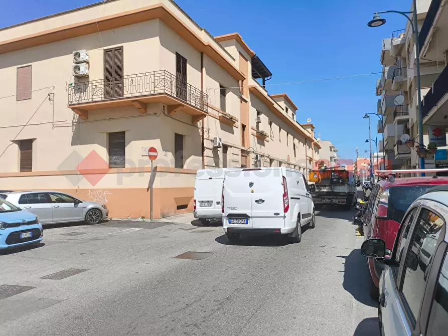 Immagine 2 di Negozio in vendita  in Via sbarre centrali, 86 a Reggio Di Calabria