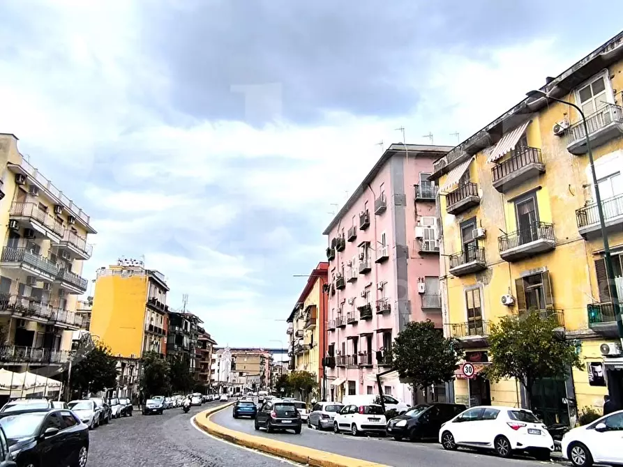 Immagine 15 di Negozio in affitto  in Via Calata capodichino a Napoli