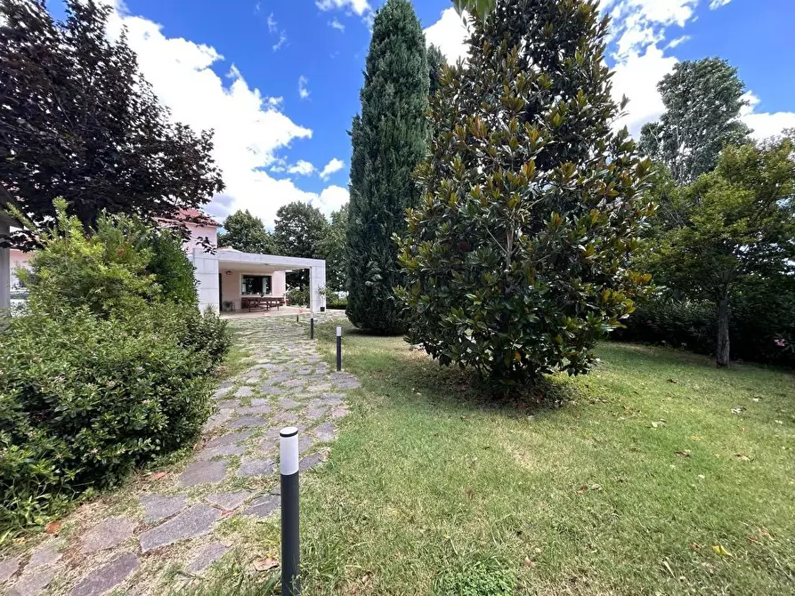 Immagine 5 di Villa in vendita  in Via luigi fabbri, 1 a Recanati