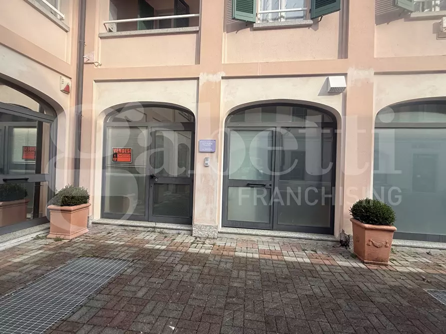 Immagine 35 di Negozio in vendita  in Via VIA  MATTEOTTI, 43 a Asso