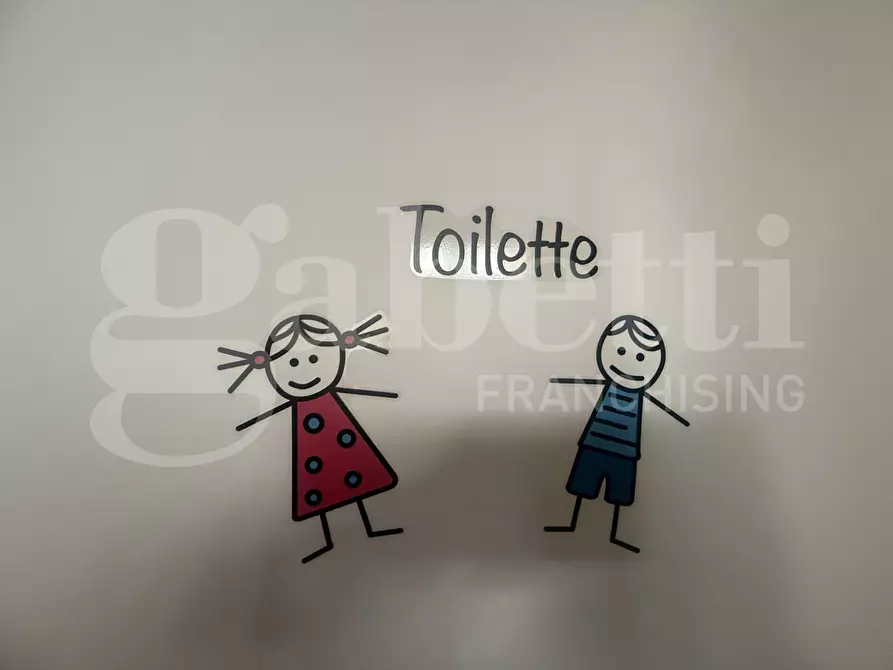 Immagine 19 di Negozio in vendita  in Via VIA  MATTEOTTI, 43 a Asso