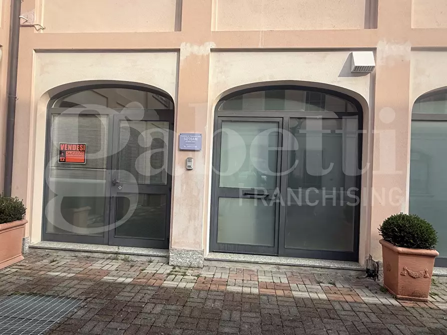 Immagine 37 di Negozio in vendita  in Via VIA  PLINIO, snc a Erba